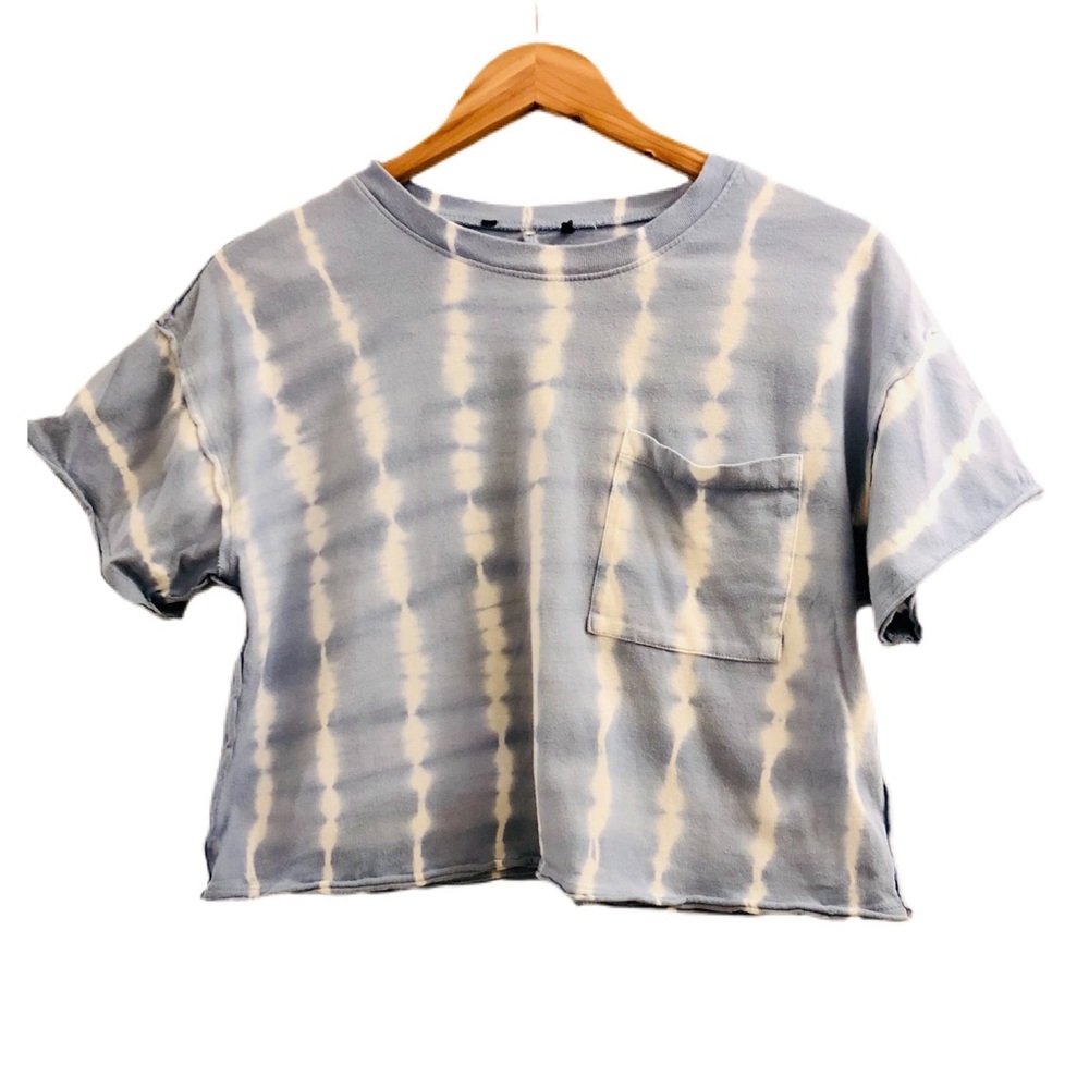 Forever 21 Blue & White Tie Dye Crop Tee w/ Front Pocket